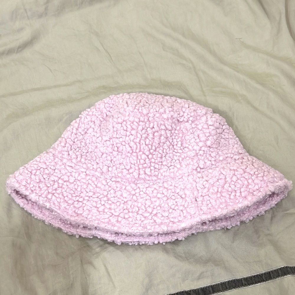 Garage bucket hat